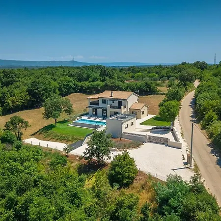 Duplich Comfortable Vila